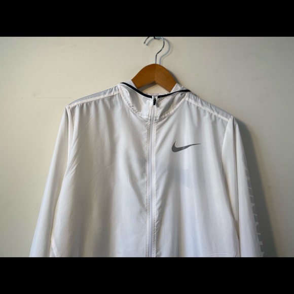Nike Windbreaker - Picture 2 of 5